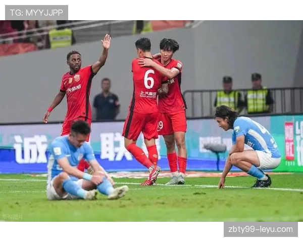 德甲转会窗口火热开启：重磅交易与球员表现成焦点