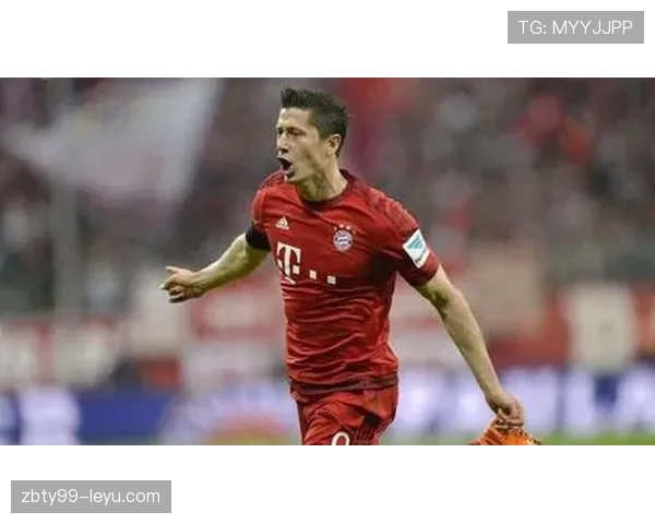 莱万多夫斯基攻传俱佳，全能锋霸闪耀赛场