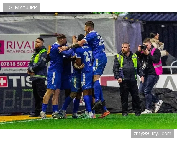 哥伦比亚锋线火力全开，稳健表现助球队豪取连胜